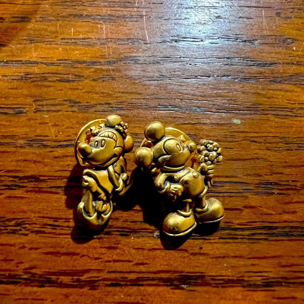 Mickey and Minnie set of pins Disney
